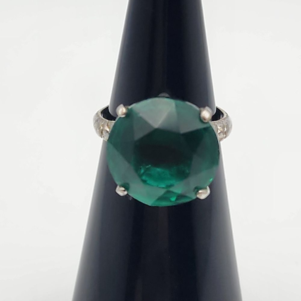Vintage Vargas Sterling Silver Shank & Green Crystal Ring (5.25)